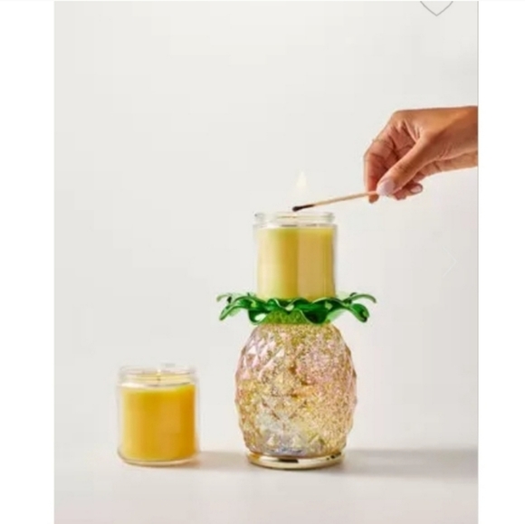 PINEAPPLE GLITTER WATER GLOBE SINGLE WICK PEDESTAL CANDLE HOLDER by Bath & Body - Picture 3 of 3